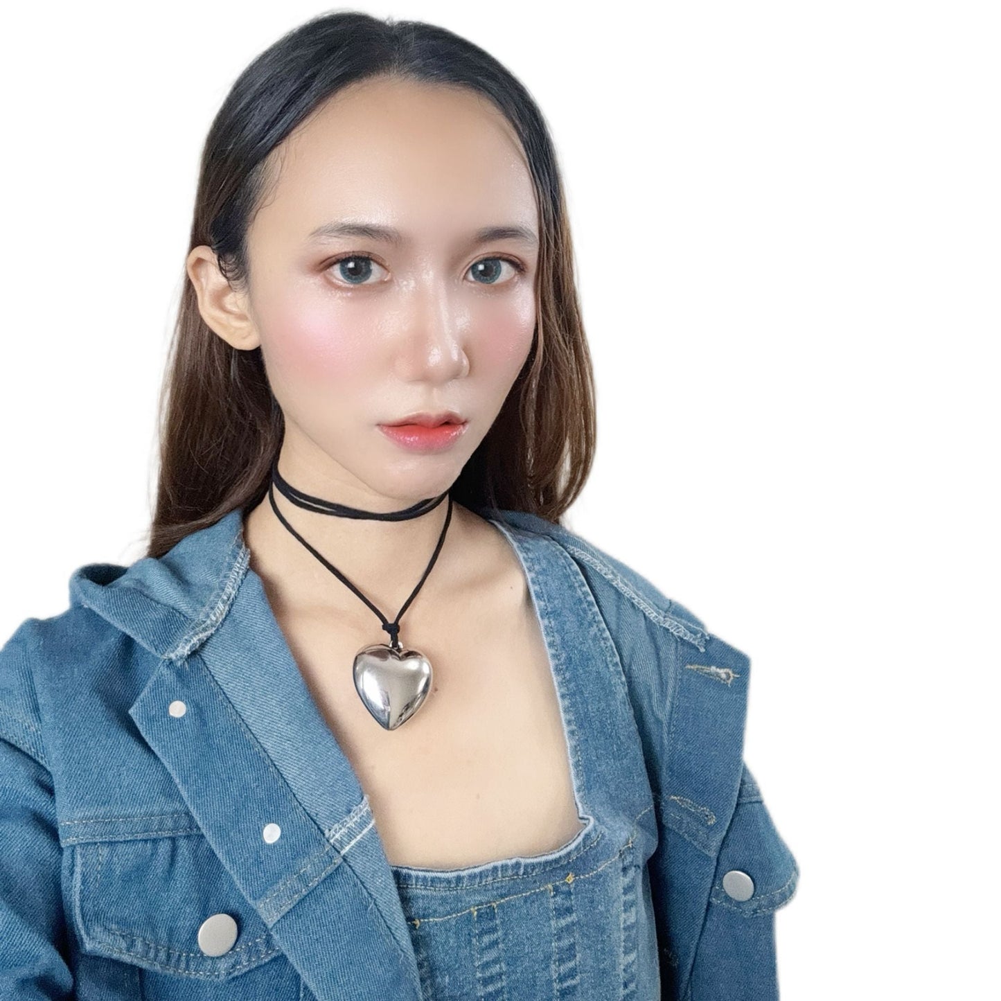 Romantic Heart Choker with charming and elegant design