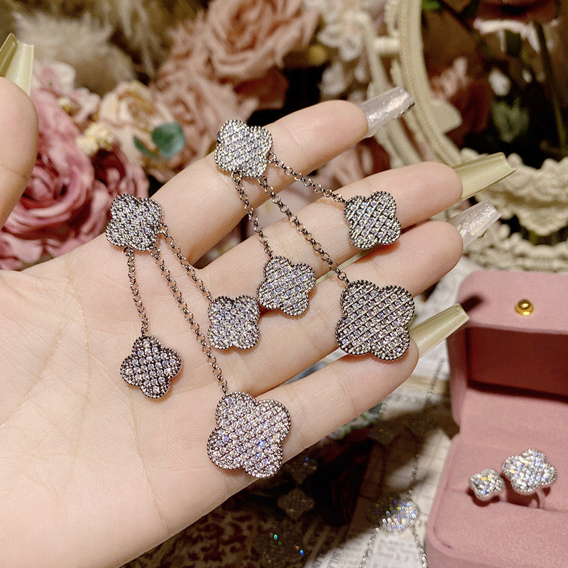 Cosmo Clover Collection