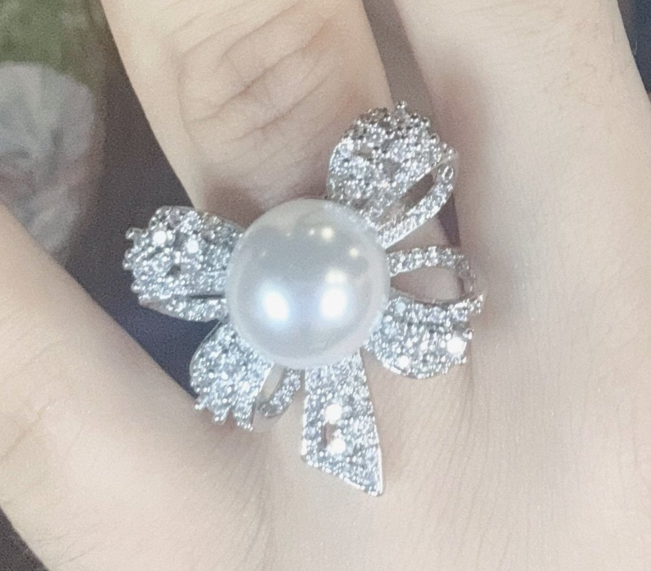 Galadriel’s Pearl Bow Ring