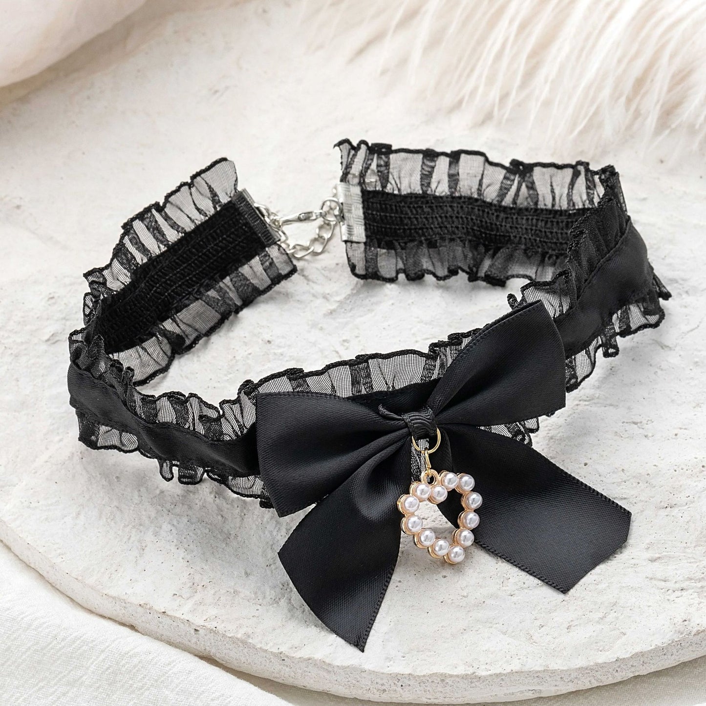 Nocturne Pearl Heart Choker