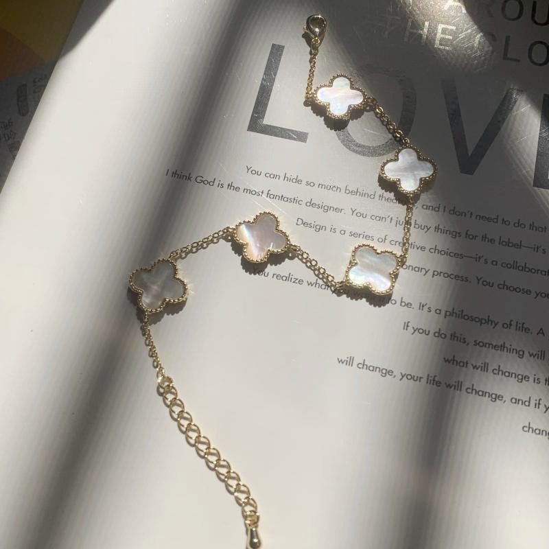 Paris Clover Charm Bracelet - Petite Lavender Mist