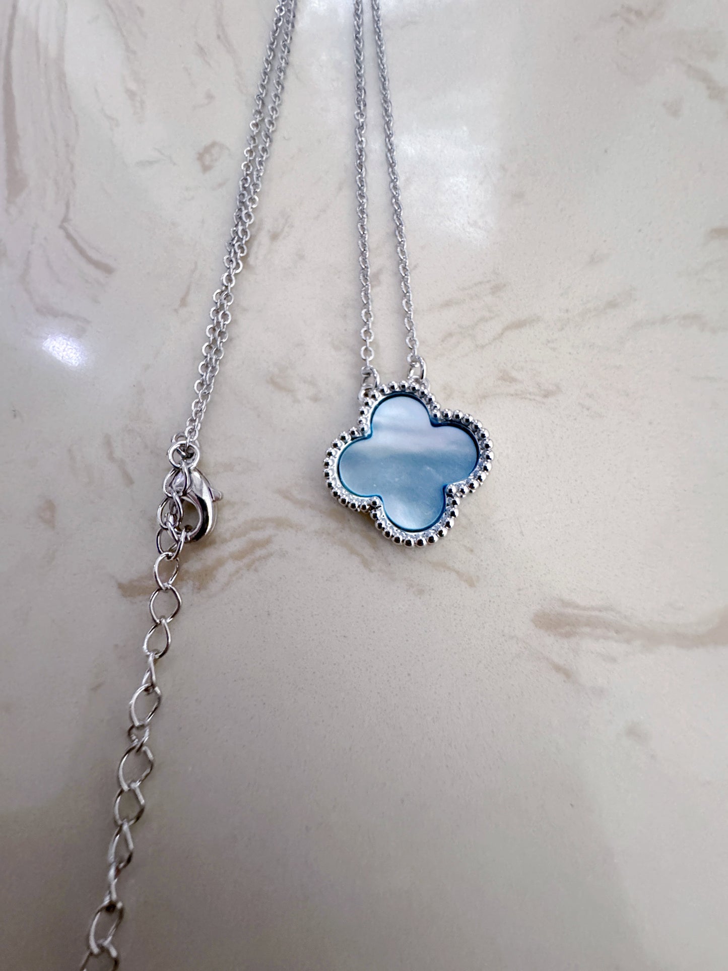 Paris Clover Pendant Necklace - Moon White