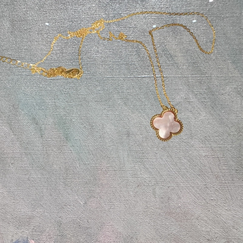Paris Clover Pendant Necklace - Onyx Black